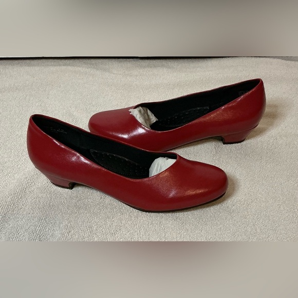 Women’s Angel Steps Red Low Block Heels Pumps Size 9M - Picture 1 of 9